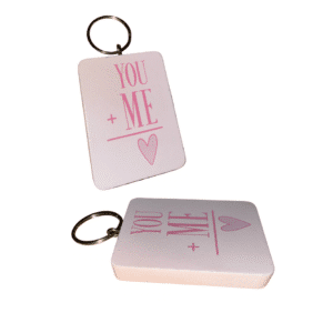 Llavero de madera 'You and Me' – Un detalle natural y romántico
